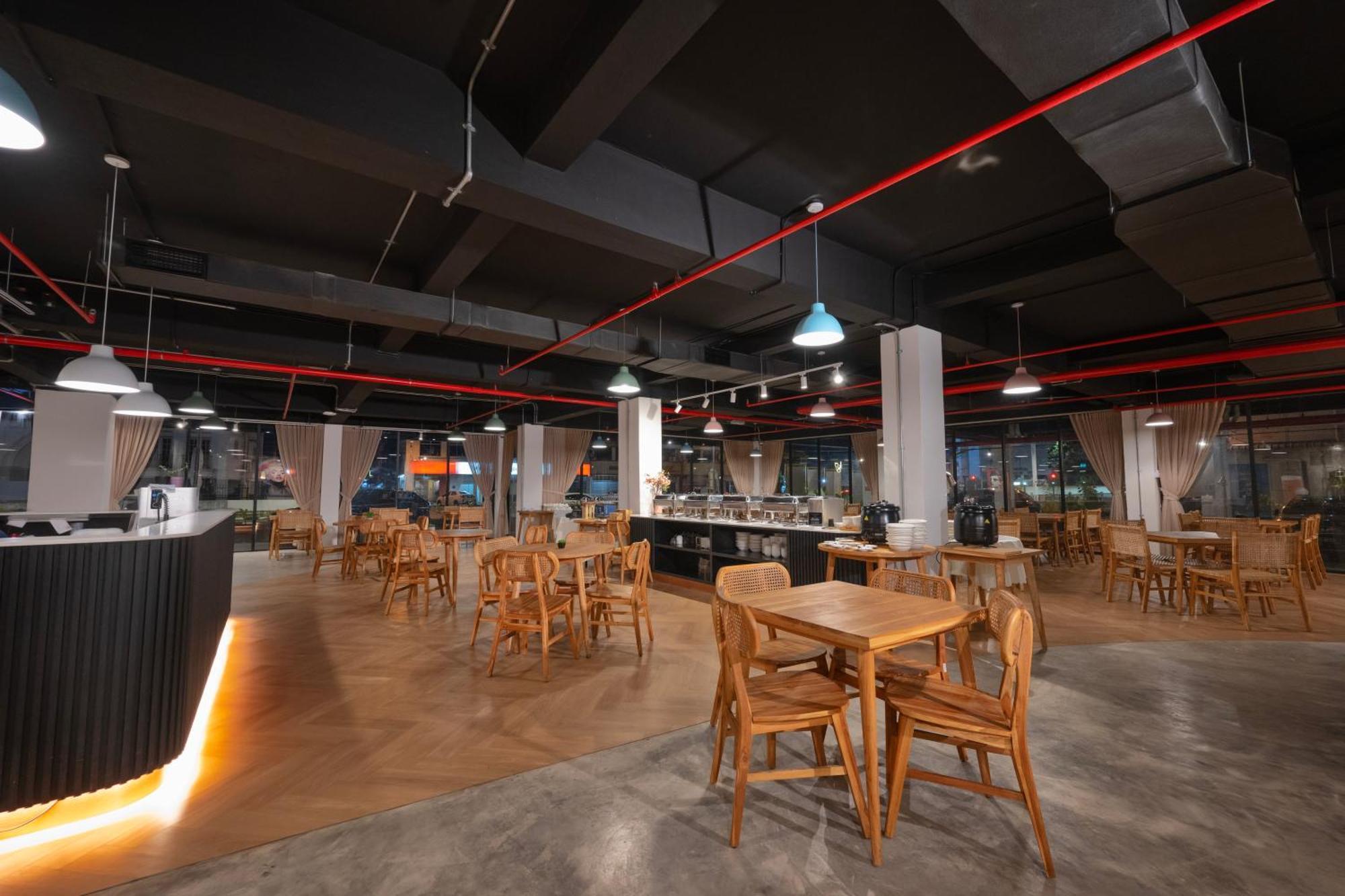קוצ'ינג Theatre Hotel מראה חיצוני תמונה